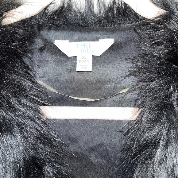 Black Faux Fur Oversized Vest - Picture 2 of 5